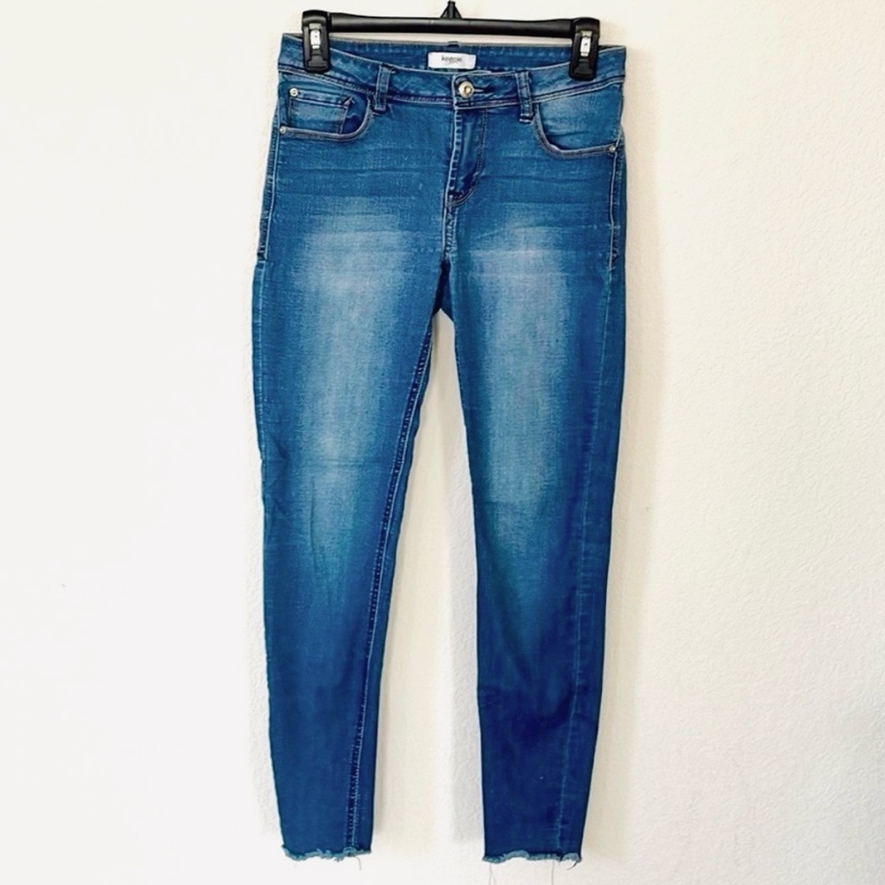 Kensie • Medium Wash Skinny Jeans Raw Hem Faded Stretch Denim
